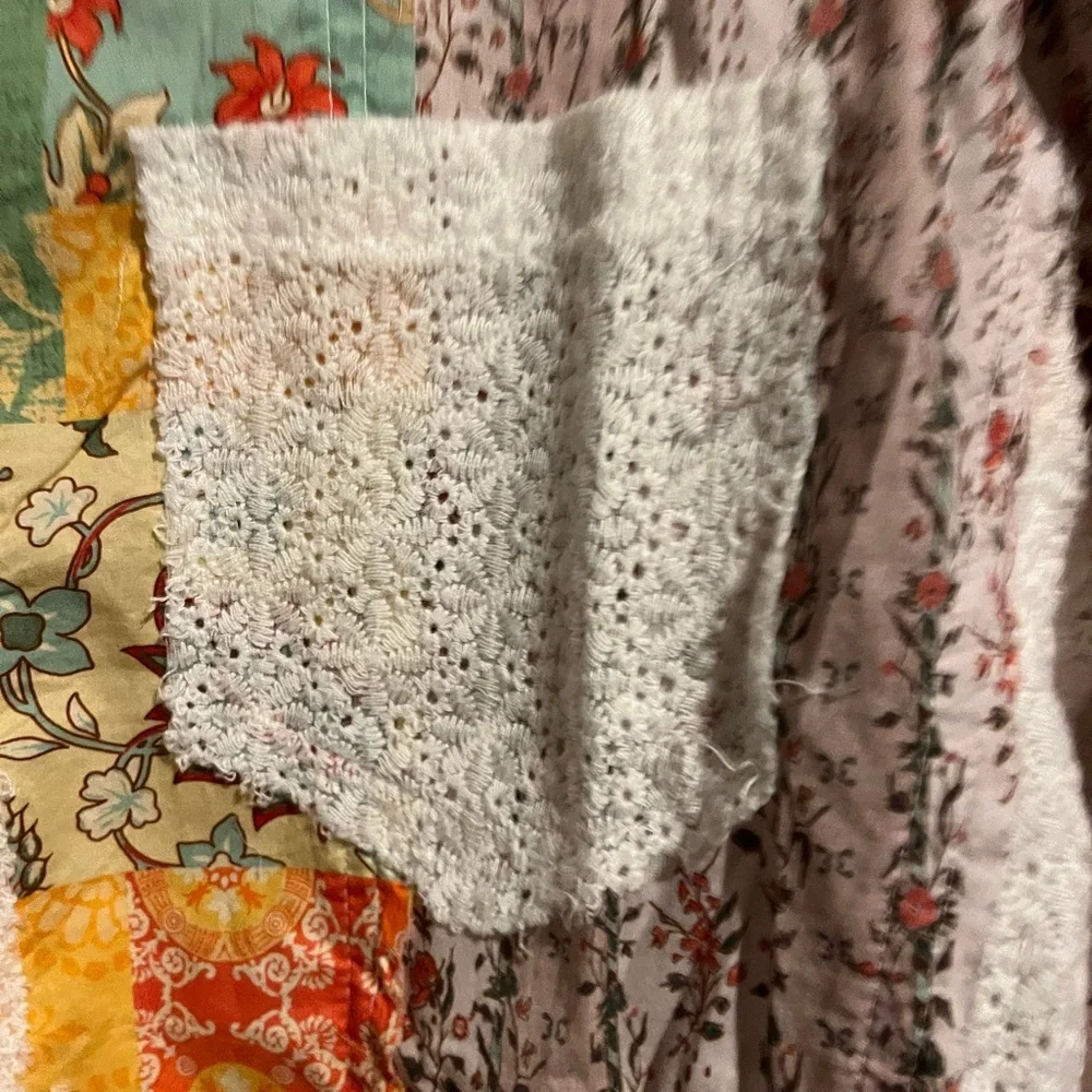 POL Textured White Eyelet Lace Patchwork Button-Up Shirt - Picture 5 of 7